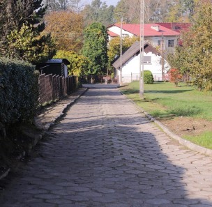 Powstanie projekt na budowę drogi do szkoły w Porębie